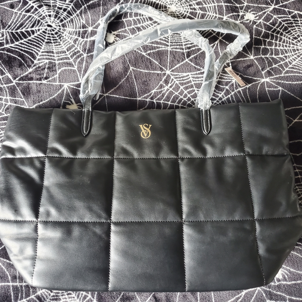 VICTORIA'S SECRET BLK QUILTED TOTE BAG